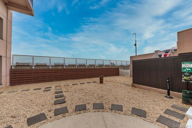 100 W Broadway 1H, Long Beach, NY 11561
