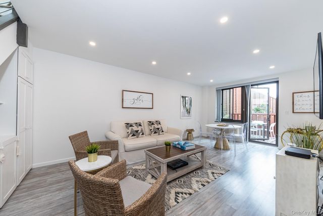 100 W Broadway 1H, Long Beach, NY 11561