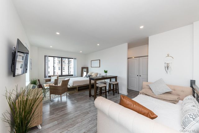 100 W Broadway 1H, Long Beach, NY 11561