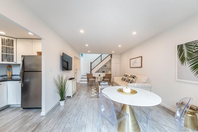 100 W Broadway 1H, Long Beach, NY 11561