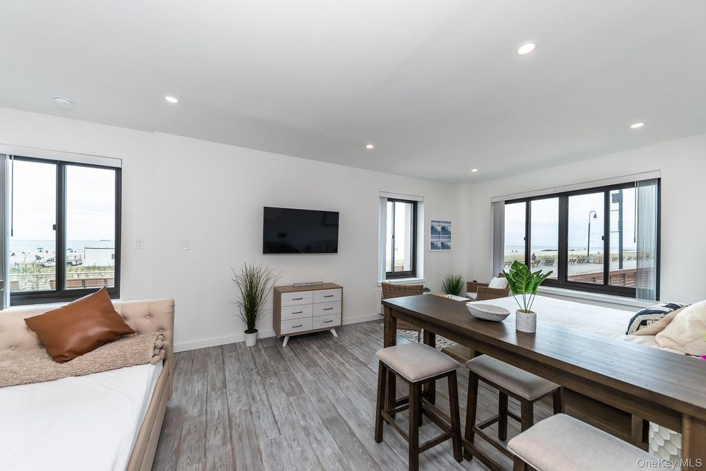 100 W Broadway 1H, Long Beach, NY 11561