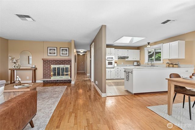 909 Queen Street, Bellingham, WA 98229