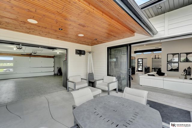 9619 Toma Road, Lincoln, NE 68526