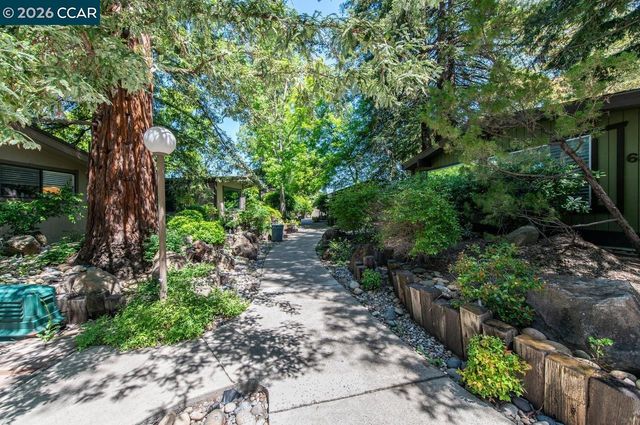 1201 Monument Blvd SPC 66, Concord, CA 94520