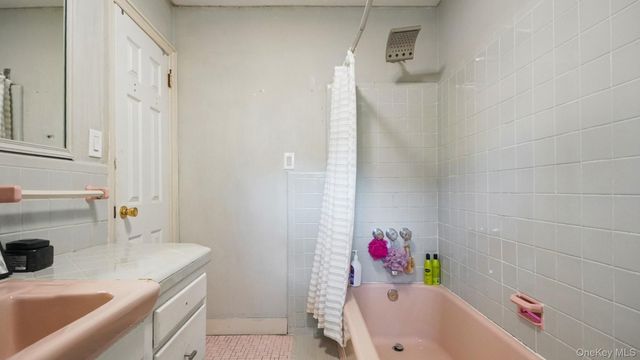 25 Manor Avenue, White Plains, NY 10605