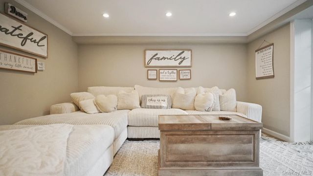 25 Manor Avenue, White Plains, NY 10605