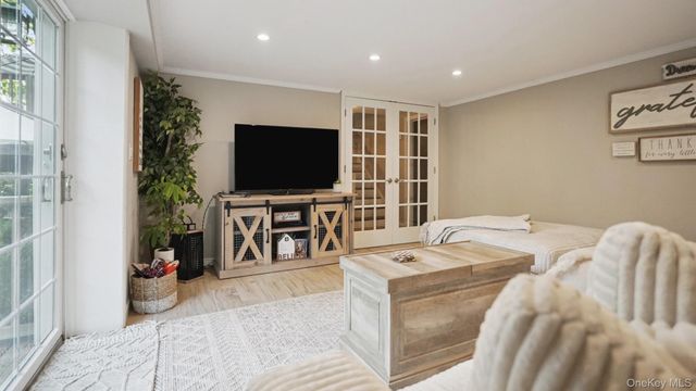 25 Manor Avenue, White Plains, NY 10605