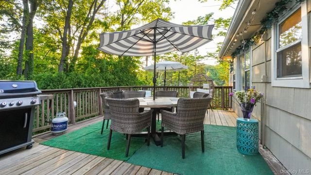 25 Manor Avenue, White Plains, NY 10605