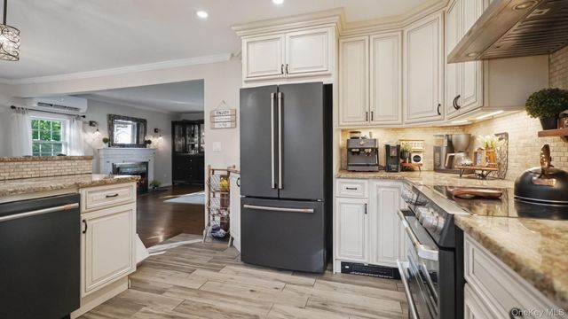 25 Manor Avenue, White Plains, NY 10605