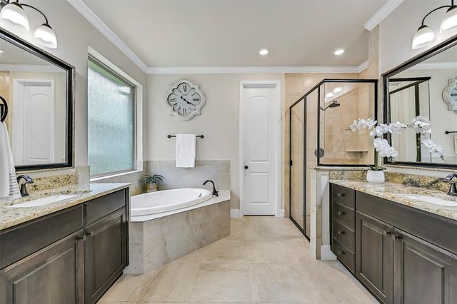 1645 Longwood Glen Lane, Friendswood, TX 77546