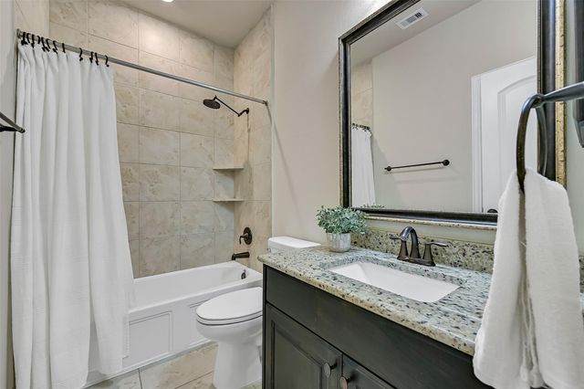 1645 Longwood Glen Lane, Friendswood, TX 77546