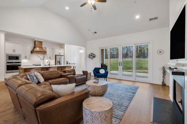 624 Dunmeyer Ct, Nolensville, TN 37135