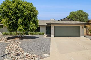 8626 E CLARENDON Avenue, Scottsdale, AZ 85251