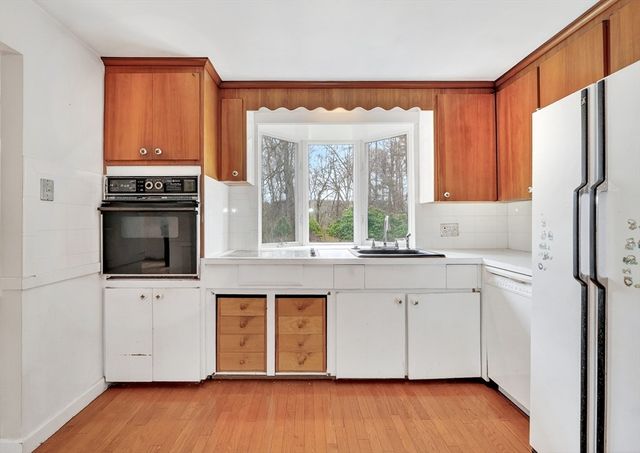 34 Morningside Ln, Lincoln, MA 01773