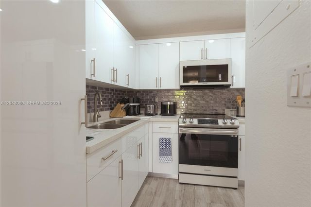 10501 SW 108th Avenue 209, Miami, FL 33176