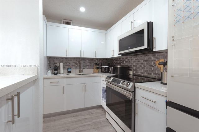 10501 SW 108th Avenue 209, Miami, FL 33176