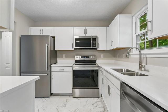 231 Gate House RD, Newport News, VA 23608