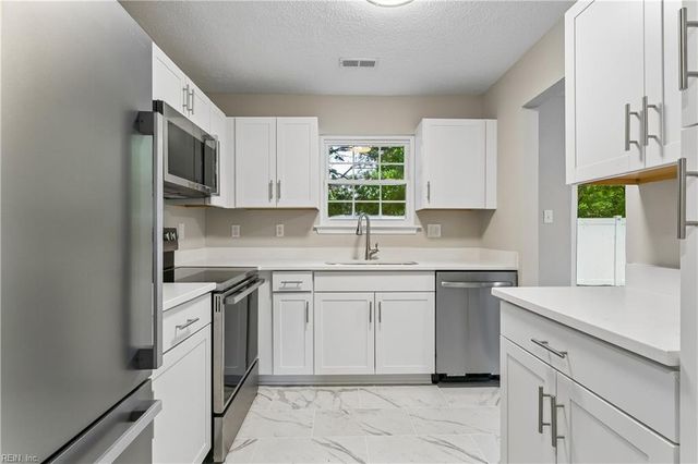 231 Gate House RD, Newport News, VA 23608