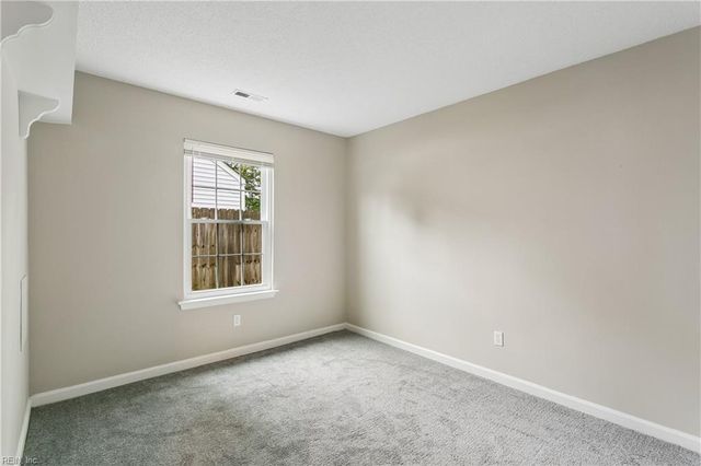 231 Gate House RD, Newport News, VA 23608