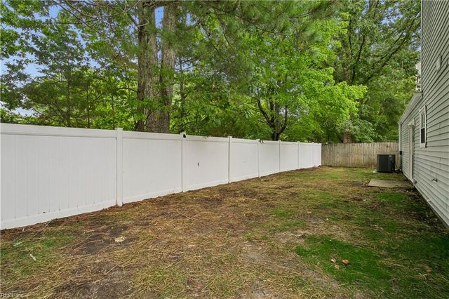231 Gate House RD, Newport News, VA 23608