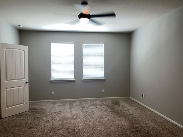 4002 Longwood Drive, Mont Belvieu, TX 77523