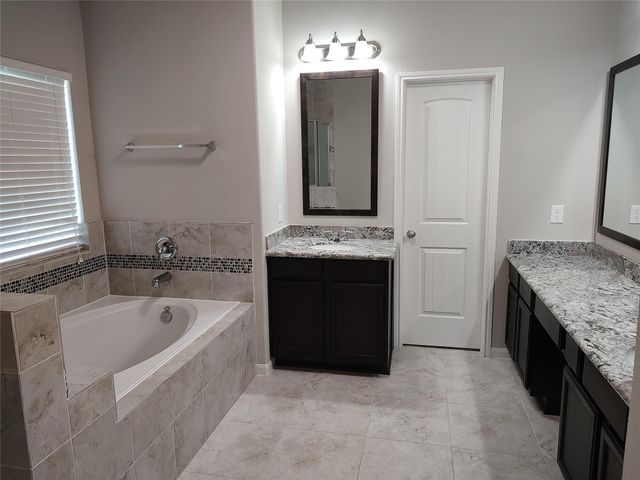4002 Longwood Drive, Mont Belvieu, TX 77523