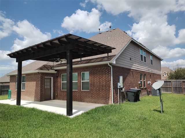 4002 Longwood Drive, Mont Belvieu, TX 77523