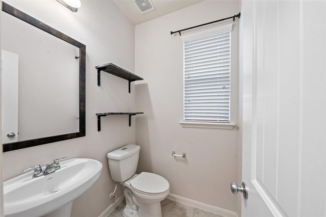 4002 Longwood Drive, Mont Belvieu, TX 77523