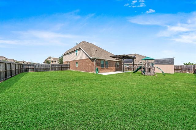 4002 Longwood Drive, Mont Belvieu, TX 77523