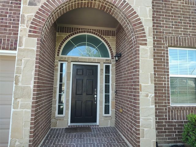 4002 Longwood Drive, Mont Belvieu, TX 77523