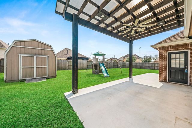 4002 Longwood Drive, Mont Belvieu, TX 77523