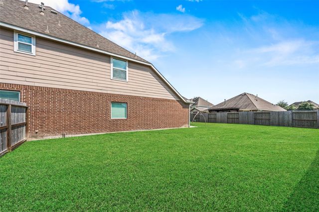 4002 Longwood Drive, Mont Belvieu, TX 77523