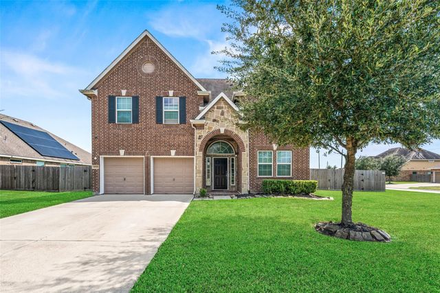 4002 Longwood Drive, Mont Belvieu, TX 77523