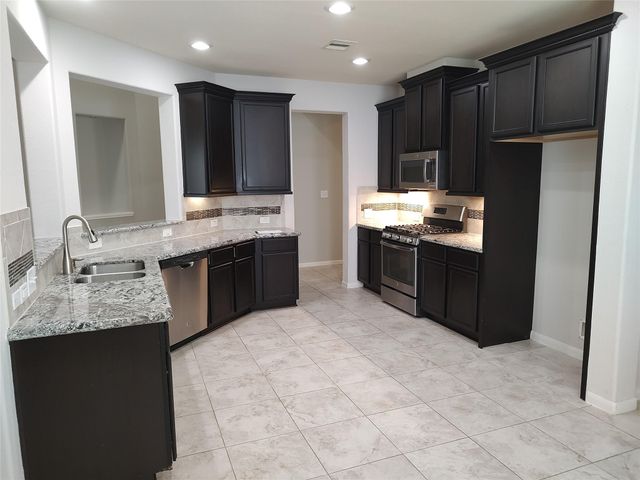 4002 Longwood Drive, Mont Belvieu, TX 77523