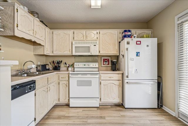 1148 BREEZY VALLEY DR, Cordova, TN 38018