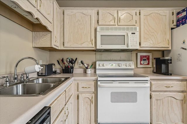 1148 BREEZY VALLEY DR, Cordova, TN 38018