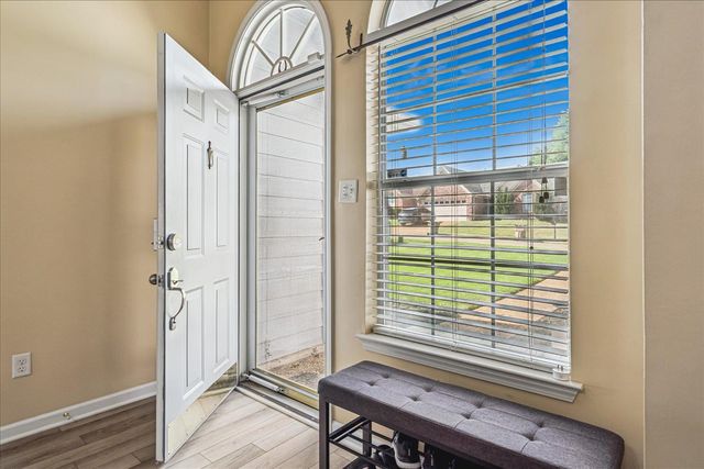 1148 BREEZY VALLEY DR, Cordova, TN 38018