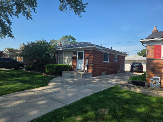 24645 Raven Avenue Avenue, Eastpointe, MI 48021