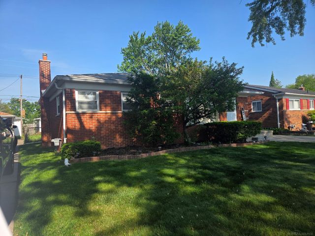 24645 Raven Avenue Avenue, Eastpointe, MI 48021
