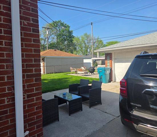 24645 Raven Avenue Avenue, Eastpointe, MI 48021