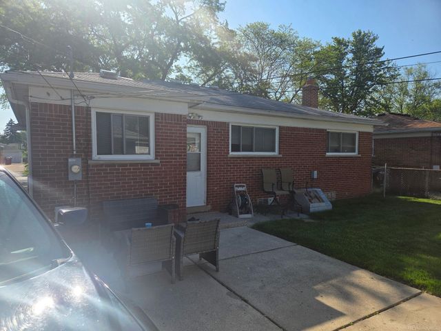 24645 Raven Avenue Avenue, Eastpointe, MI 48021