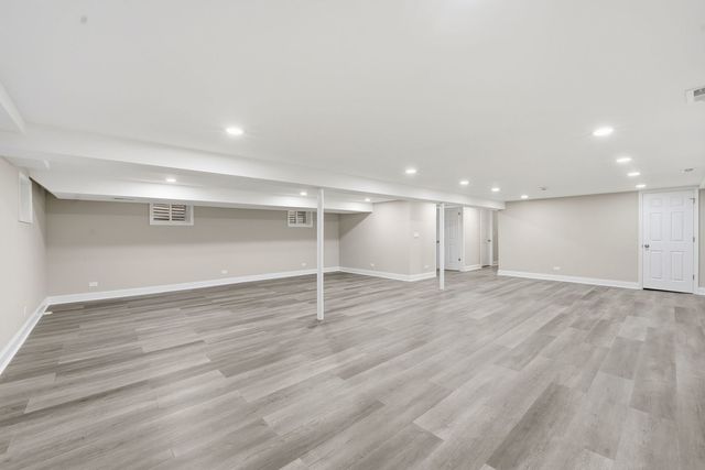 1220 N Hamlin Avenue, Park Ridge, IL 60068