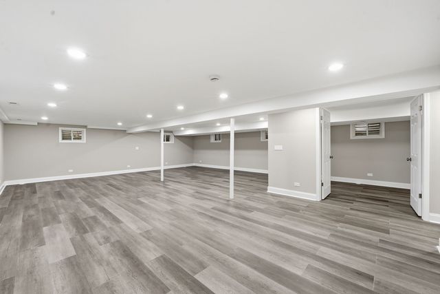 1220 N Hamlin Avenue, Park Ridge, IL 60068