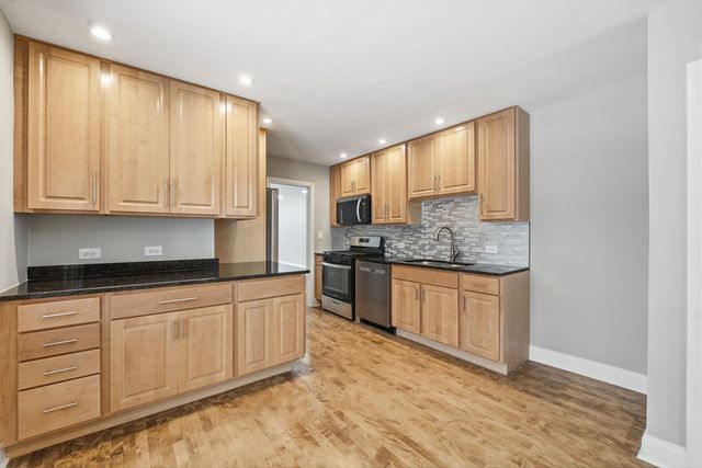 1220 N Hamlin Avenue, Park Ridge, IL 60068