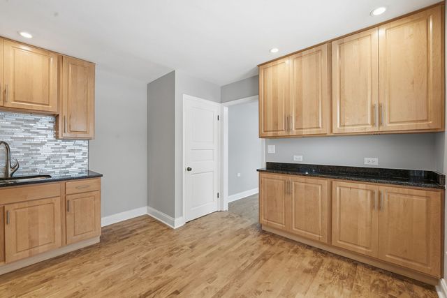 1220 N Hamlin Avenue, Park Ridge, IL 60068