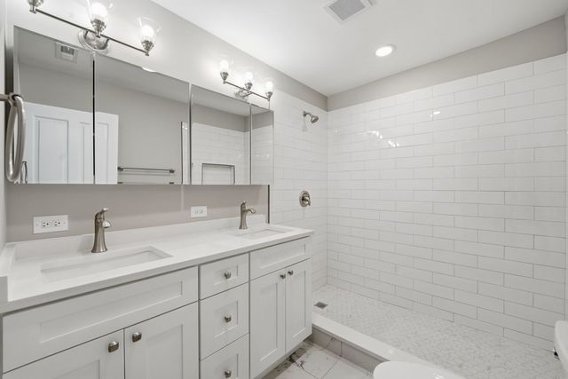 1220 N Hamlin Avenue, Park Ridge, IL 60068