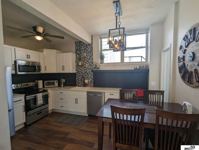 121 S 25th Street, Omaha, NE 68131