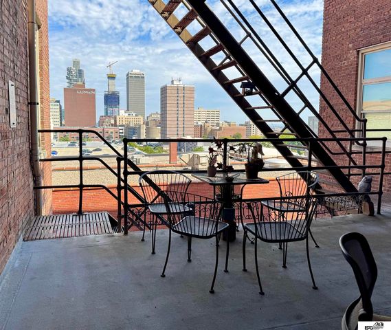 121 S 25th Street, Omaha, NE 68131