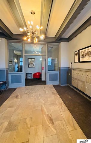 121 S 25th Street, Omaha, NE 68131