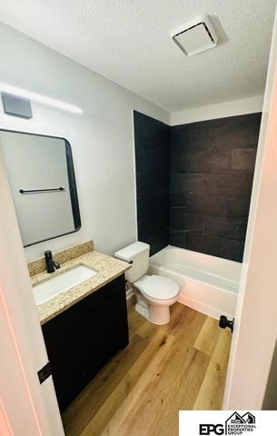 121 S 25th Street, Omaha, NE 68131